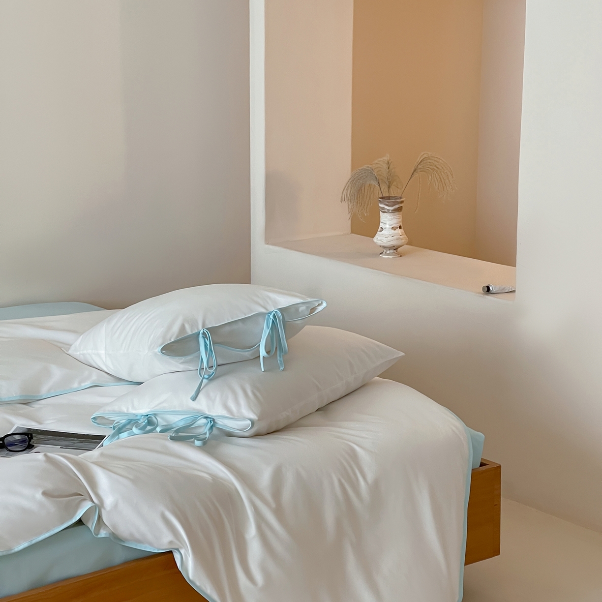 91家纺网 家纺一手货源 找家纺 尺素 2025新款纯色纯棉简约韩式ins风四件套民宿风全棉被套棉床单双人被套加大床单1.8纯色床笠 初雪-水蓝