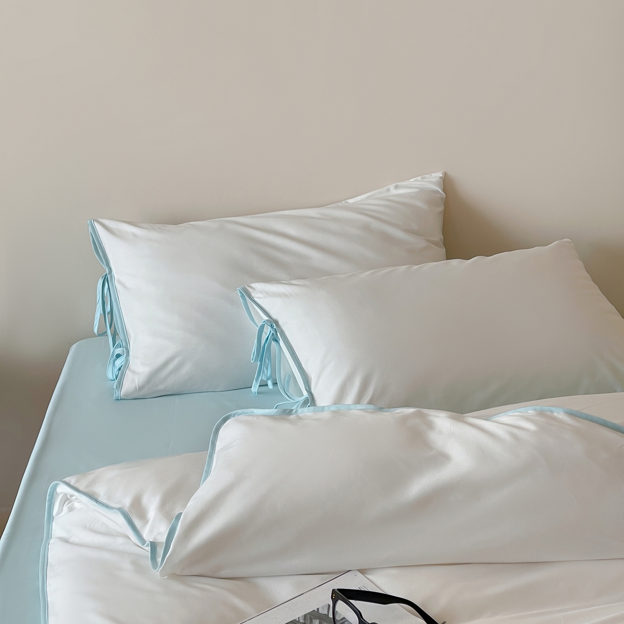 91家纺网 家纺一手货源 找家纺 尺素 2025新款纯色纯棉简约韩式ins风四件套民宿风全棉被套棉床单双人被套加大床单1.8纯色床笠 初雪-水蓝