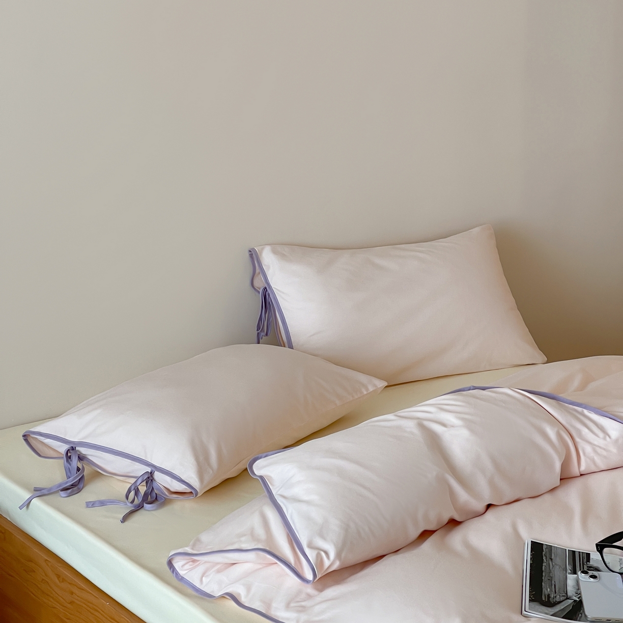 91家纺网 家纺一手货源 找家纺 尺素 2025新款纯色纯棉简约韩式ins风四件套民宿风全棉被套棉床单双人被套加大床单1.8纯色床笠 粉黛-奶黄