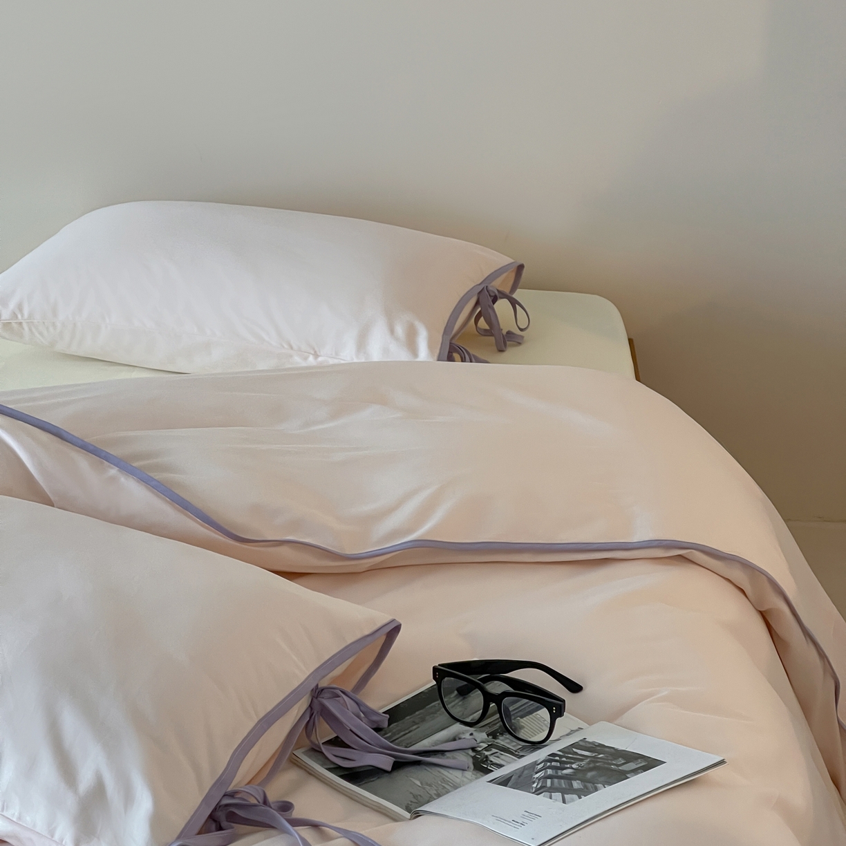 91家纺网 家纺一手货源 找家纺 尺素 2025新款纯色纯棉简约韩式ins风四件套民宿风全棉被套棉床单双人被套加大床单1.8纯色床笠 粉黛-奶黄