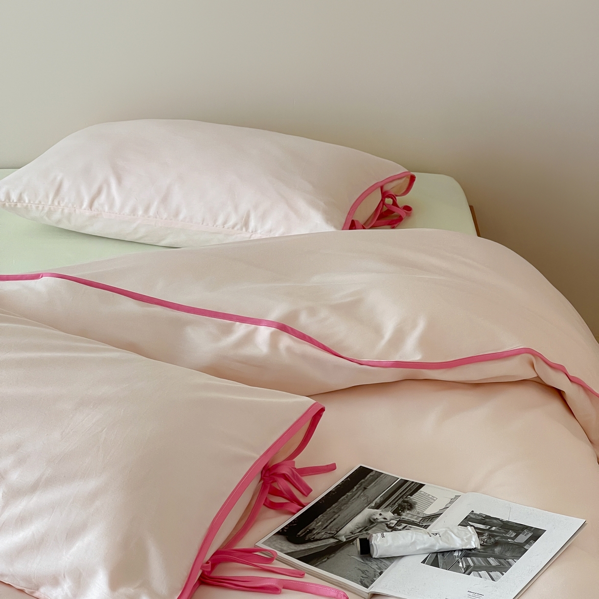 91家纺网 家纺一手货源 找家纺 尺素 2025新款纯色纯棉简约韩式ins风四件套民宿风全棉被套棉床单双人被套加大床单1.8纯色床笠 蔷薇-蜜瓜绿