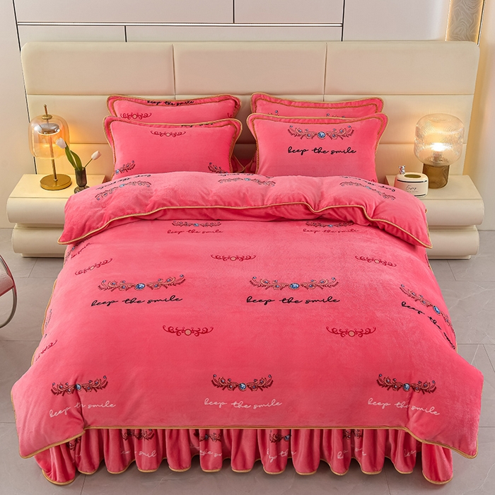 91家纺网 家纺一手货源 找家纺 （总）绒品壹家 2025新款电商直播爆款高克重7斤牛奶绒金貂绒印花床裙款三件套四件套