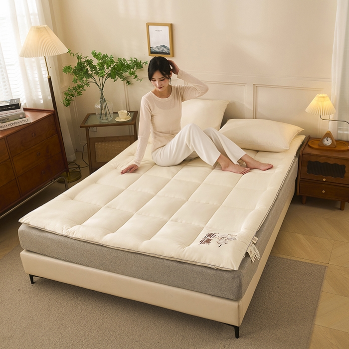 91家纺网 家纺一手货源 找家纺 样样红被业 2025新款A类全棉新疆棉花床垫50%1.5米尺寸 白色