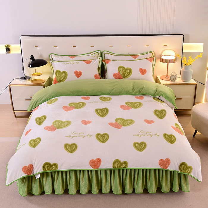 91家纺网 家纺一手货源 找家纺 绒品壹家 2025新款电商直播爆款高克重7斤牛奶绒金貂绒印花床裙款三件套四件套 爱心-绿