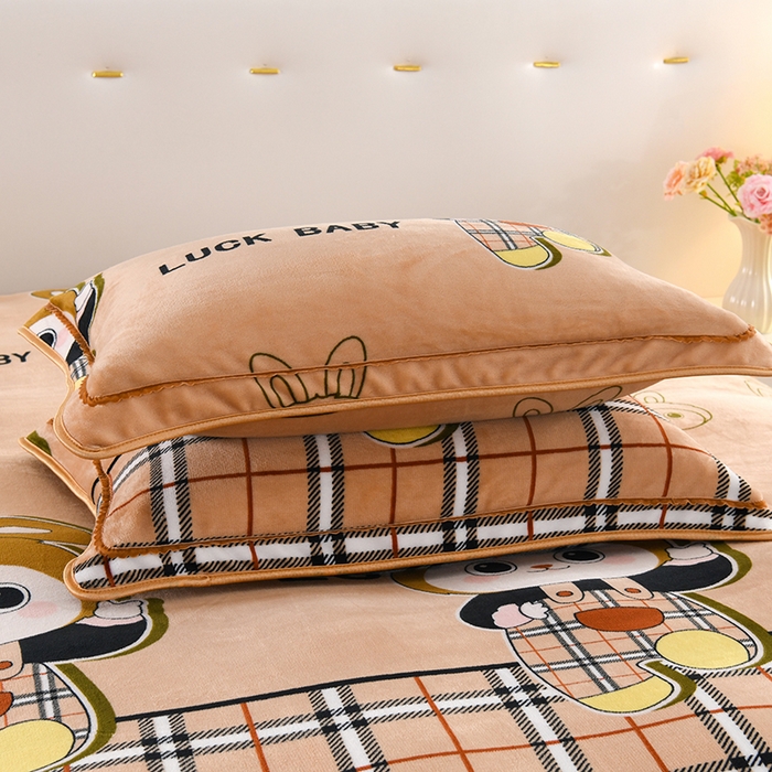 91家纺网 家纺一手货源 找家纺 绒品壹家 2025新款电商直播爆款高克重7斤牛奶绒金貂绒印花床裙款三件套四件套 宝莉格