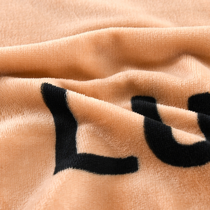 91家纺网 家纺一手货源 找家纺 绒品壹家 2025新款电商直播爆款高克重7斤牛奶绒金貂绒印花床裙款三件套四件套 宝莉格