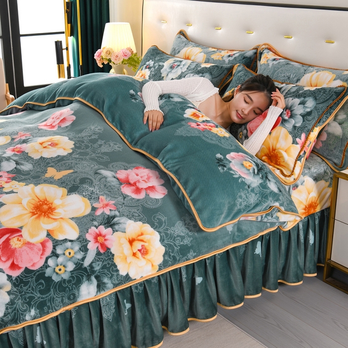 91家纺网 家纺一手货源 找家纺 绒品壹家 2025新款电商直播爆款高克重7斤牛奶绒金貂绒印花床裙款三件套四件套 繁花似锦