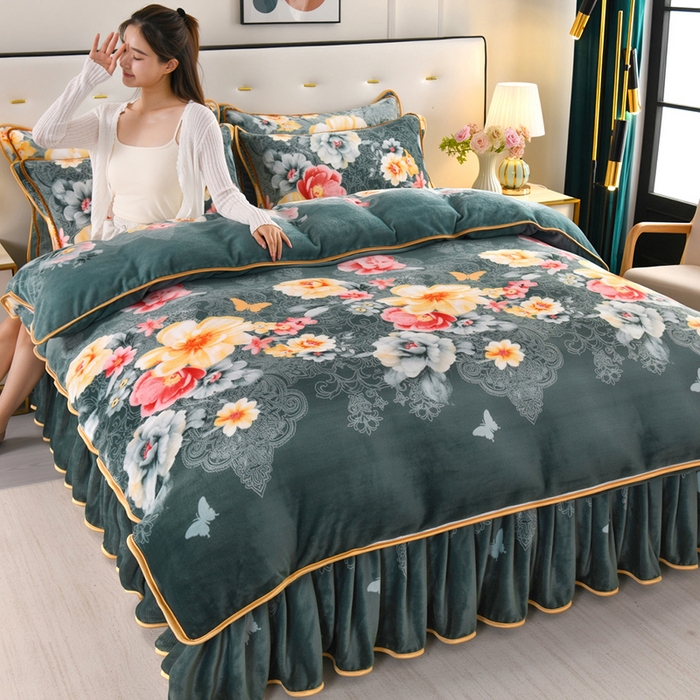 91家纺网 家纺一手货源 找家纺 绒品壹家 2025新款电商直播爆款高克重7斤牛奶绒金貂绒印花床裙款三件套四件套 繁花似锦