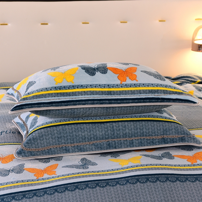 91家纺网 家纺一手货源 找家纺 绒品壹家 2025新款电商直播爆款高克重7斤牛奶绒金貂绒印花床裙款三件套四件套 福蝶纷菲