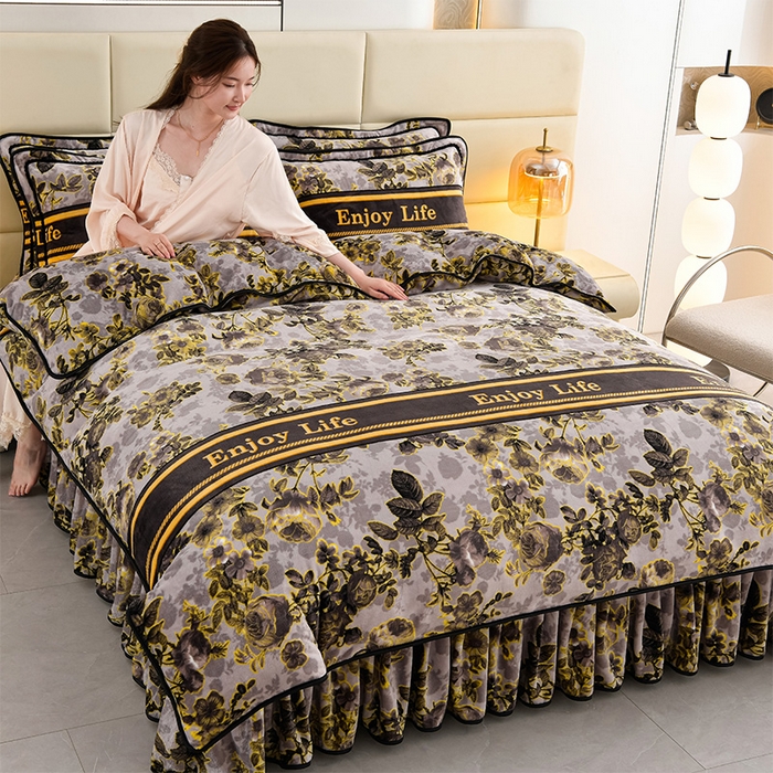 91家纺网 家纺一手货源 找家纺 绒品壹家 2025新款电商直播爆款高克重7斤牛奶绒金貂绒印花床裙款三件套四件套 国色天香,国色天香