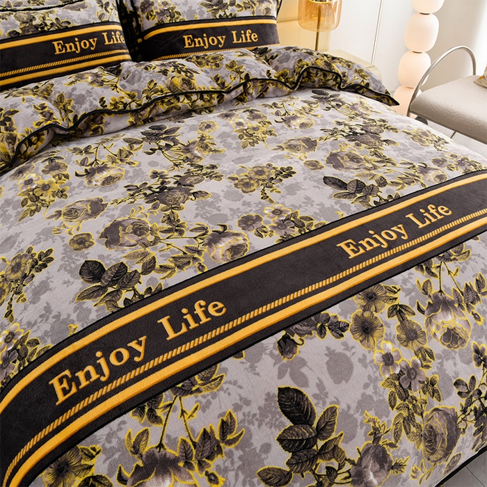 91家纺网 家纺一手货源 找家纺 绒品壹家 2025新款电商直播爆款高克重7斤牛奶绒金貂绒印花床裙款三件套四件套 国色天香