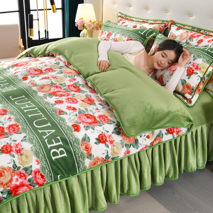 91家纺网 家纺一手货源 找家纺 绒品壹家 2025新款电商直播爆款高克重7斤牛奶绒金貂绒印花床裙款三件套四件套 花的海洋