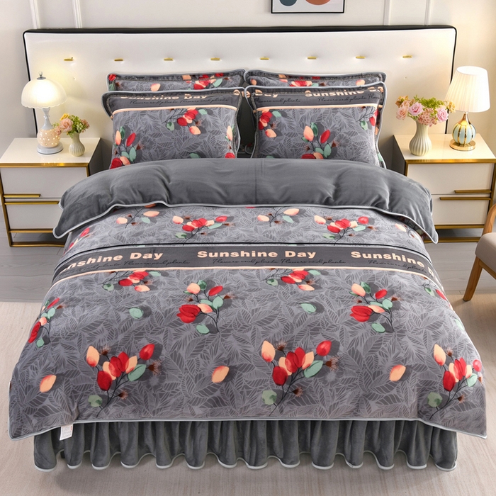 91家纺网 家纺一手货源 找家纺 绒品壹家 2025新款电商直播爆款高克重7斤牛奶绒金貂绒印花床裙款三件套四件套 花落倾城