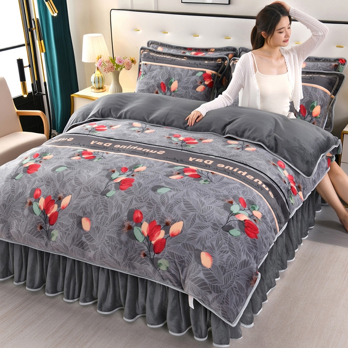 91家纺网 家纺一手货源 找家纺 绒品壹家 2025新款电商直播爆款高克重7斤牛奶绒金貂绒印花床裙款三件套四件套 花落倾城