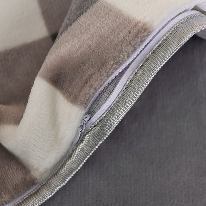 91家纺网 家纺一手货源 找家纺 绒品壹家 2025新款电商直播爆款高克重7斤牛奶绒金貂绒印花床裙款三件套四件套 灰小格