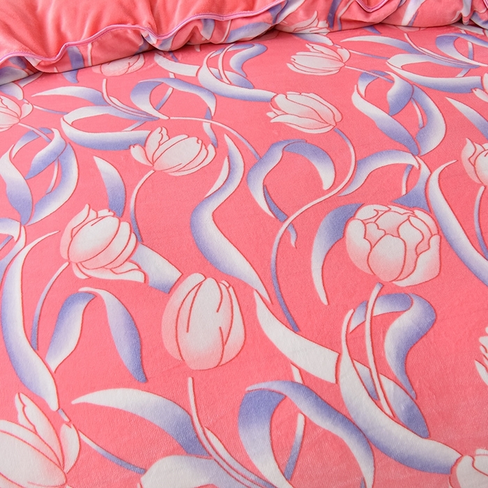 91家纺网 家纺一手货源 找家纺 绒品壹家 2025新款电商直播爆款高克重7斤牛奶绒金貂绒印花床裙款三件套四件套 郁金香