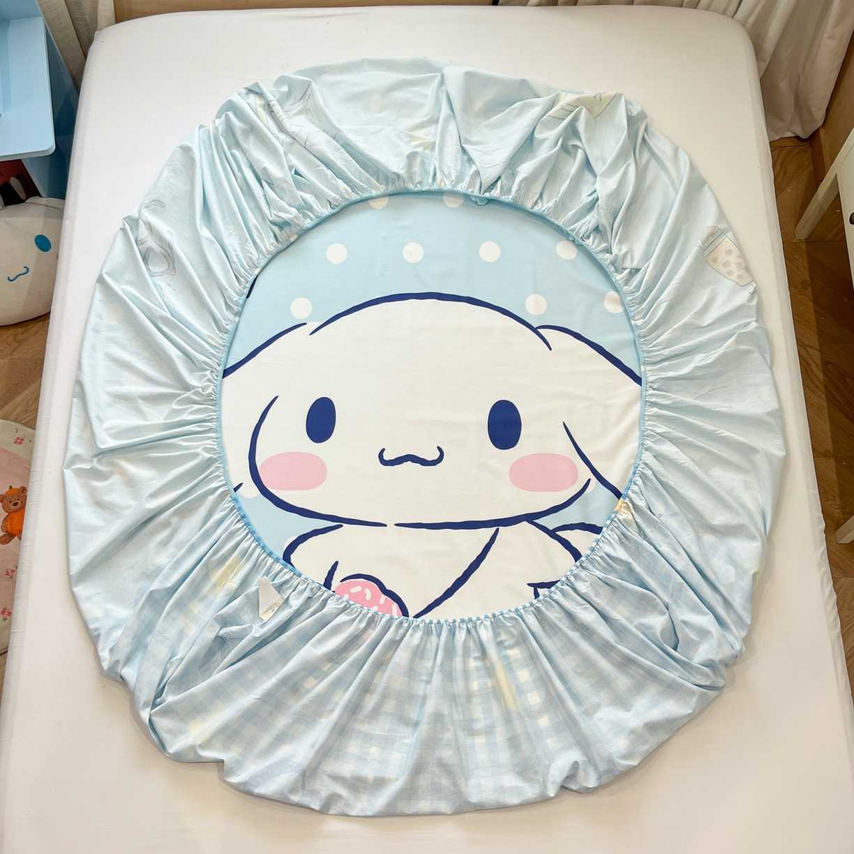 91家纺网 家纺一手货源 找家纺 金爱家 2025新款三丽鸥全棉床笠 纯棉单品-奶芙玉桂狗