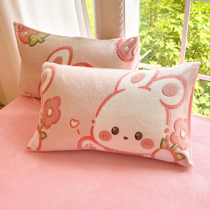 91家纺网 家纺一手货源 找家纺 娜朵家纺 2025新款雪花绒小清新印花四件套 草莓小兔