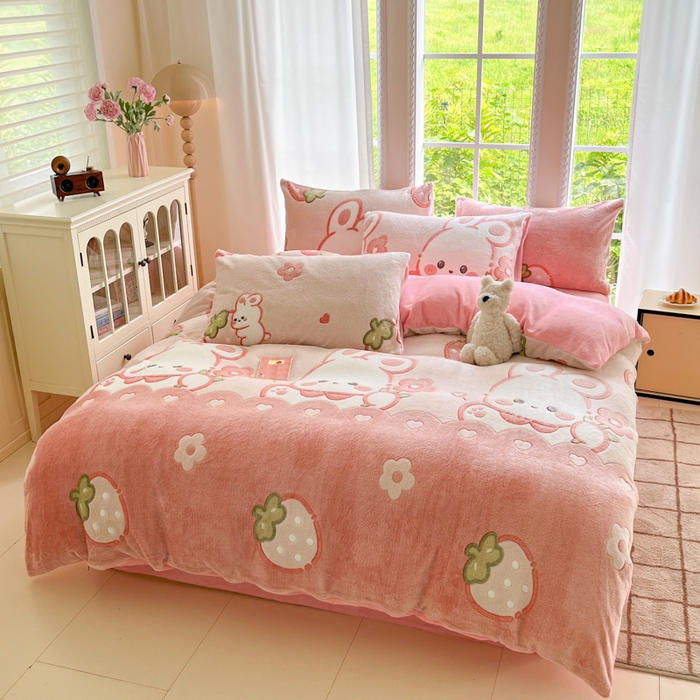 91家纺网 家纺一手货源 找家纺 娜朵家纺 2025新款雪花绒小清新印花四件套 草莓小兔