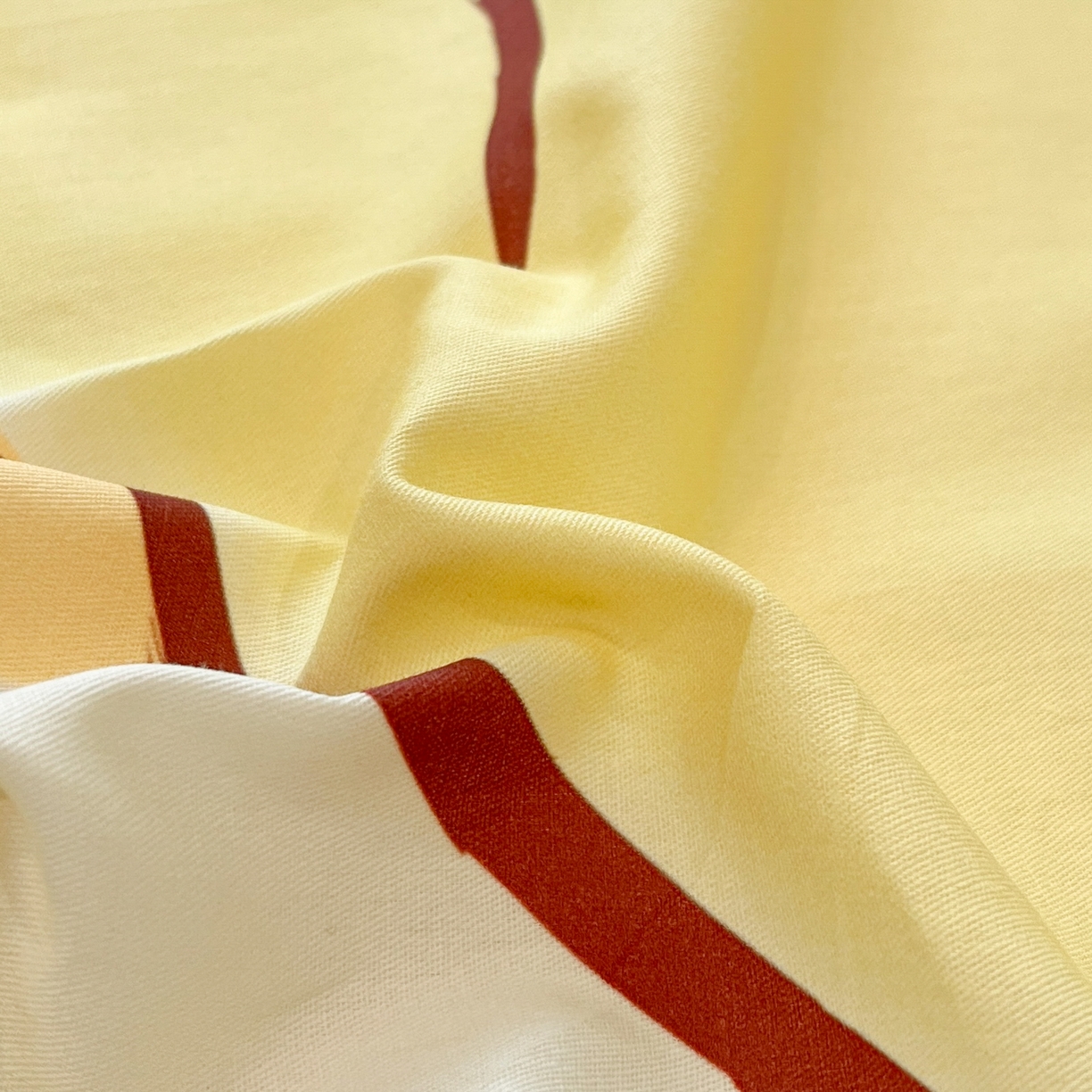 91家纺网 家纺一手货源 找家纺 金爱家 2025新款三丽鸥全棉床笠 纯棉单品-奶黄包布丁狗