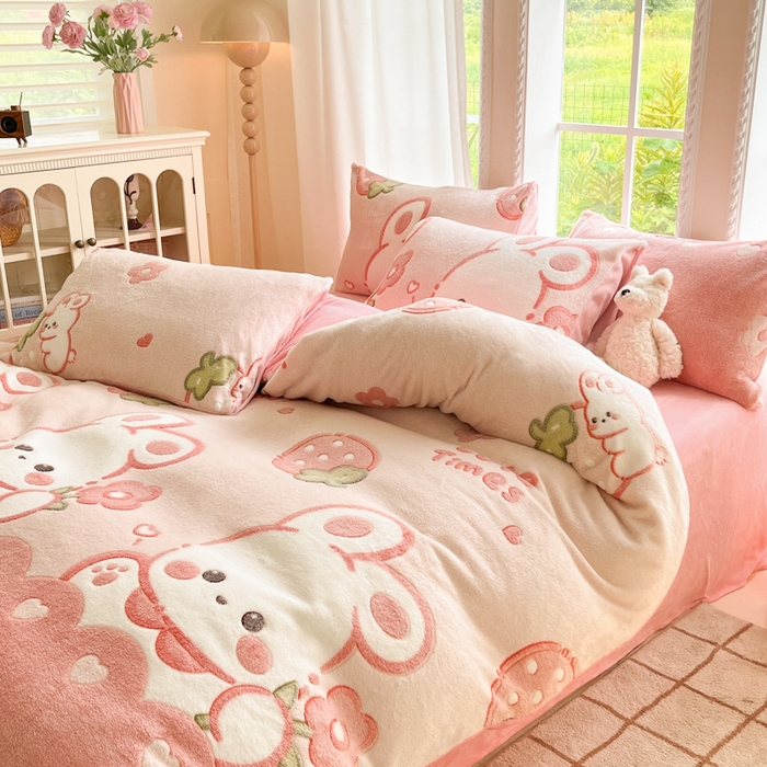 91家纺网 家纺一手货源 找家纺 娜朵家纺 2025新款雪花绒小清新印花四件套 草莓小兔