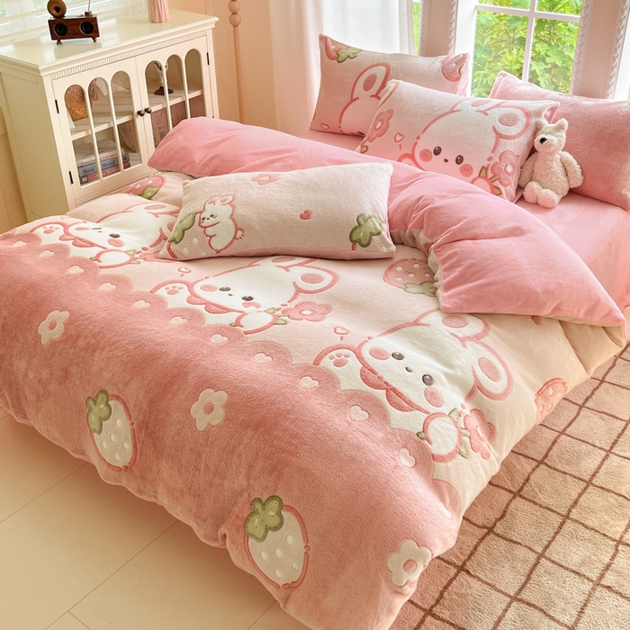 91家纺网 家纺一手货源 找家纺 娜朵家纺 2025新款雪花绒小清新印花四件套 草莓小兔