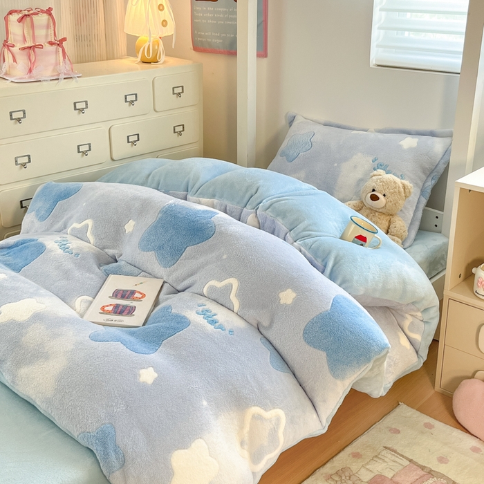 91家纺网 家纺一手货源 找家纺 川悦生活 2025新款立体雪花绒印花四件套学生床系列二场景一 叮咚星星