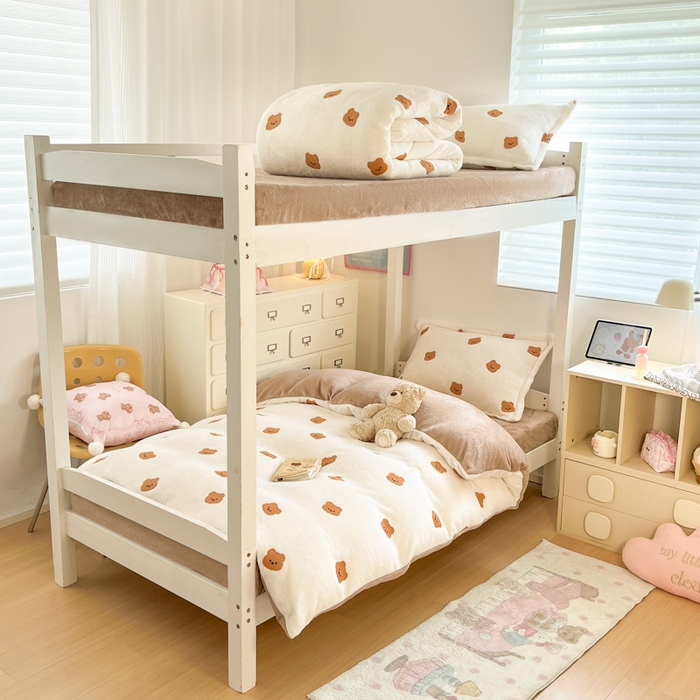 91家纺网 家纺一手货源 找家纺 川悦生活 2025新款立体雪花绒印花四件套学生床系列二场景一 豆奶小熊