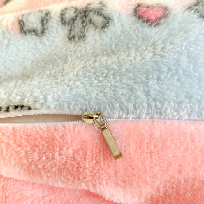 91家纺网 家纺一手货源 找家纺 川悦生活 2025新款立体雪花绒印花四件套学生床系列二场景一 开心小喵