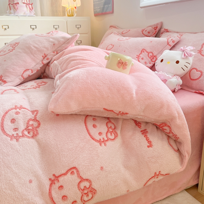 91家纺网 家纺一手货源 找家纺 川悦生活 2025新款立体雪花绒印花大床四件套系列二场景一 爱心喵喵