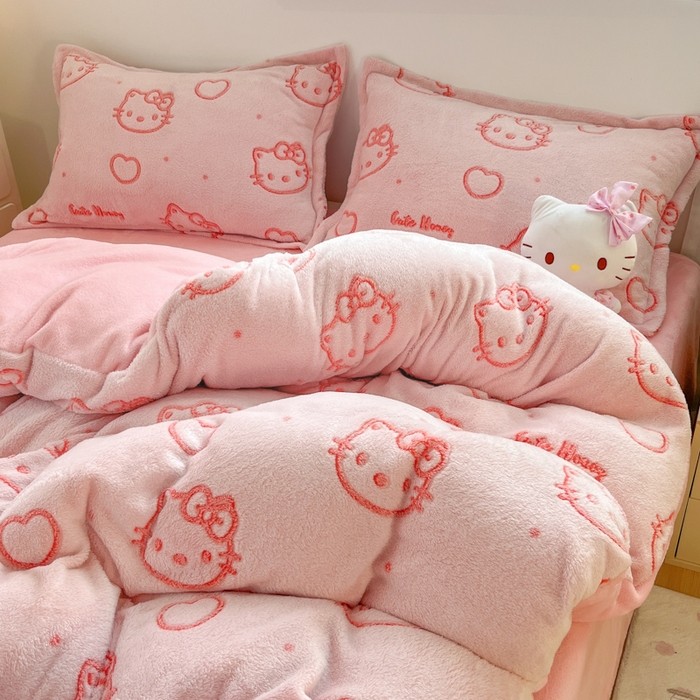 91家纺网 家纺一手货源 找家纺 川悦生活 2025新款立体雪花绒印花大床四件套系列二场景一 爱心喵喵