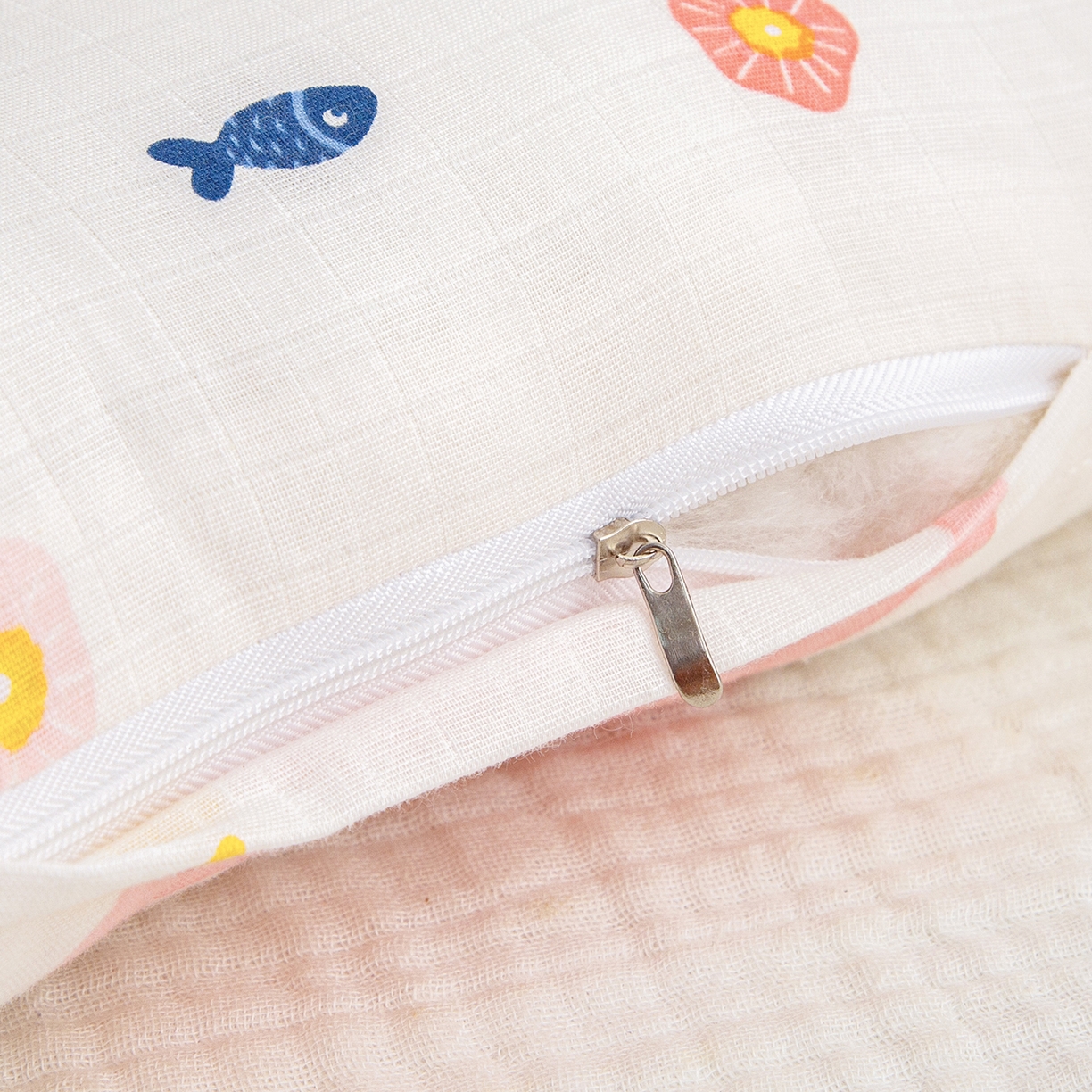 91家纺网 家纺一手货源 找家纺 织布人 2025新款枕芯A类全棉双层纱婴幼儿童枕头午睡枕学生宿舍专用枕芯 A类婴幼儿童枕-鲸鱼