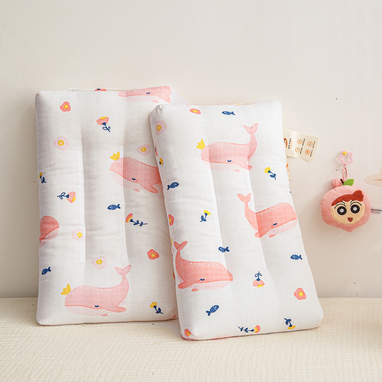91家纺网 家纺一手货源 找家纺 织布人 2025新款枕芯A类全棉双层纱婴幼儿童枕头午睡枕学生宿舍专用枕芯 A类婴幼儿童枕-鲸鱼