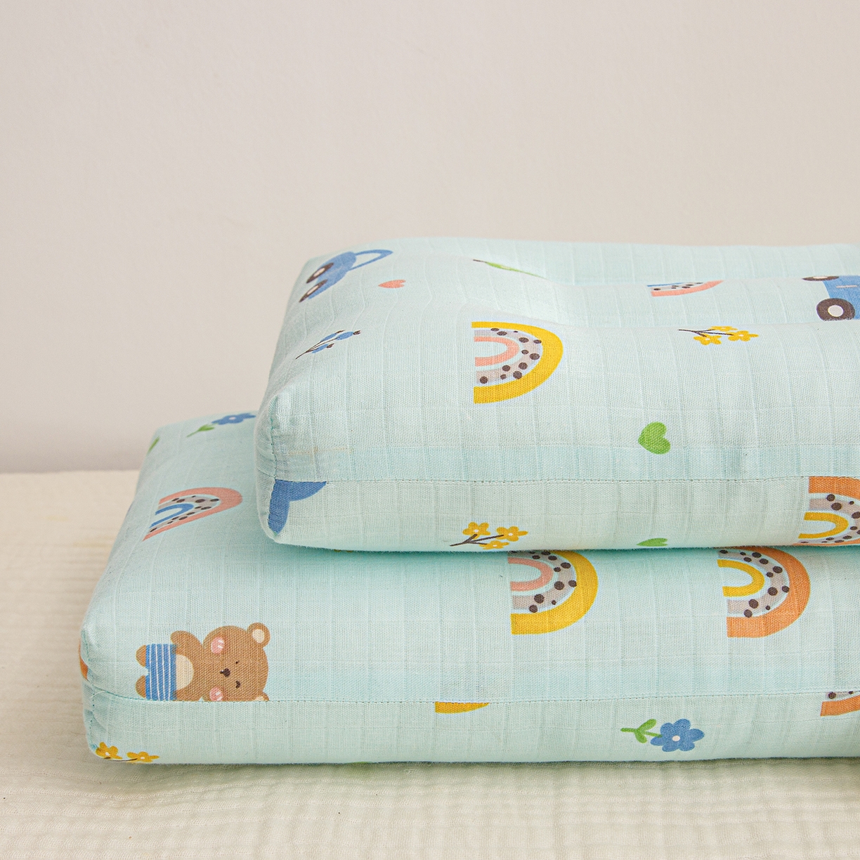 91家纺网 家纺一手货源 找家纺 织布人 2025新款枕芯A类全棉双层纱婴幼儿童枕头午睡枕学生宿舍专用枕芯 A类婴幼儿童枕-汽车小熊