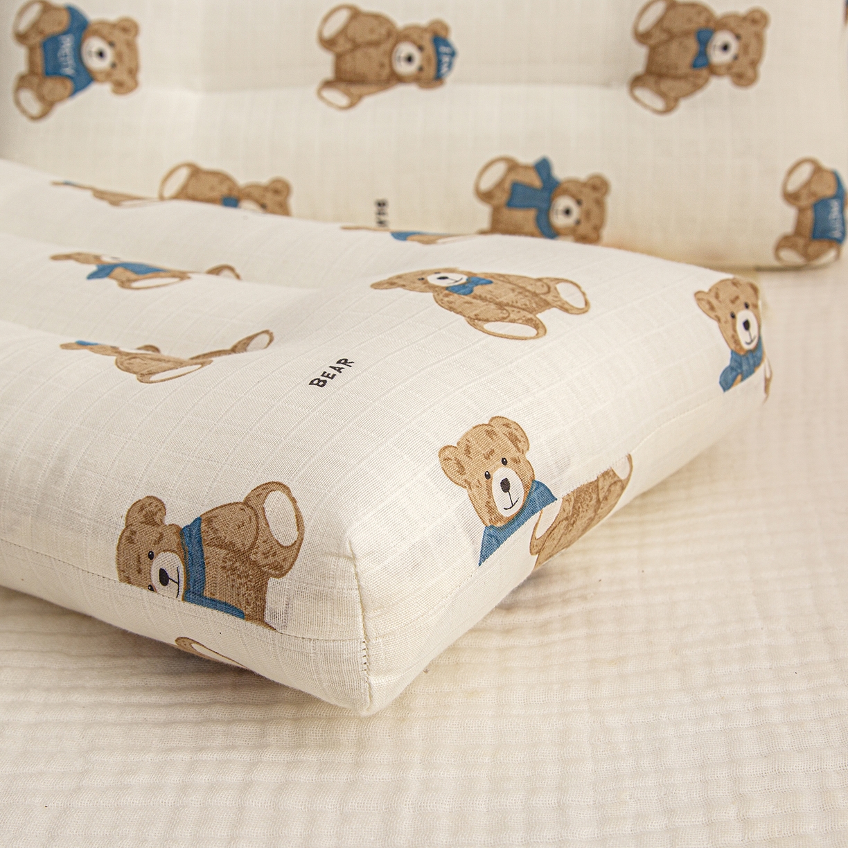 91家纺网 家纺一手货源 找家纺 织布人 2025新款枕芯A类全棉双层纱婴幼儿童枕头午睡枕学生宿舍专用枕芯 A类婴幼儿童枕-绅士熊