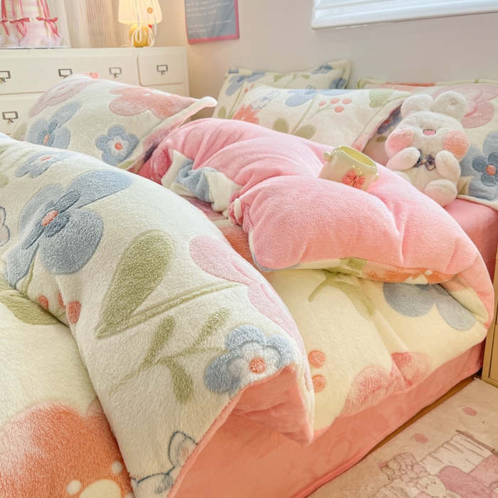 川悦生活 2025新款立体雪花绒印花大床四件套系列二场景一 半眠小兔