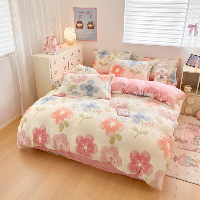 91家纺网 家纺一手货源 找家纺 川悦生活 2025新款立体雪花绒印花大床四件套系列二场景一 半眠小兔