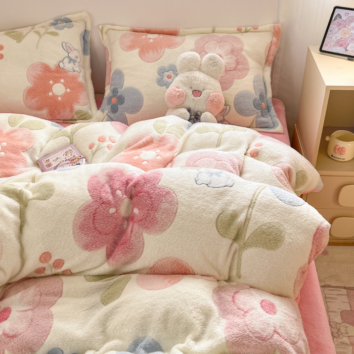 91家纺网 家纺一手货源 找家纺 川悦生活 2025新款立体雪花绒印花大床四件套系列二场景一 半眠小兔