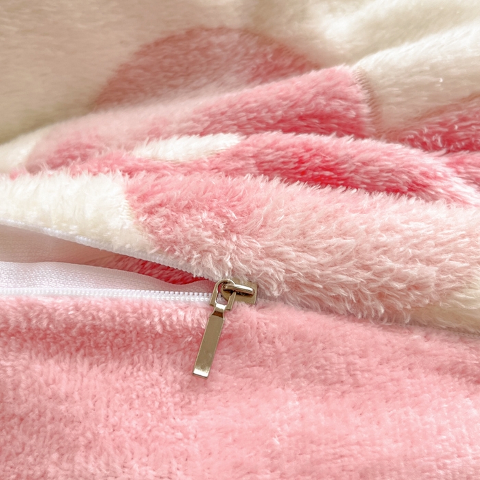 91家纺网 家纺一手货源 找家纺 川悦生活 2025新款立体雪花绒印花大床四件套系列二场景一 半眠小兔