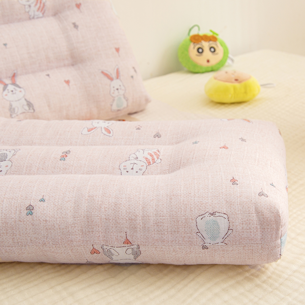 91家纺网 家纺一手货源 找家纺 织布人 2025新款枕芯A类全棉双层纱婴幼儿童枕头午睡枕学生宿舍专用枕芯 A类婴幼儿童枕-爱心小兔