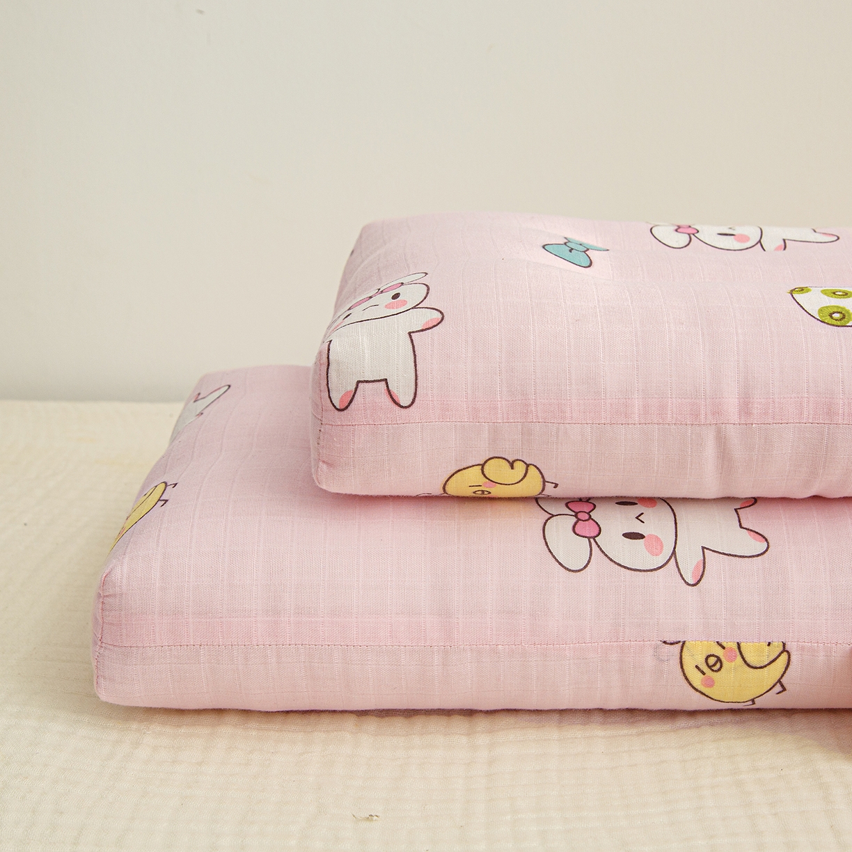 91家纺网 家纺一手货源 找家纺 织布人 2025新款枕芯A类全棉双层纱婴幼儿童枕头午睡枕学生宿舍专用枕芯 A类婴幼儿童枕-小白兔