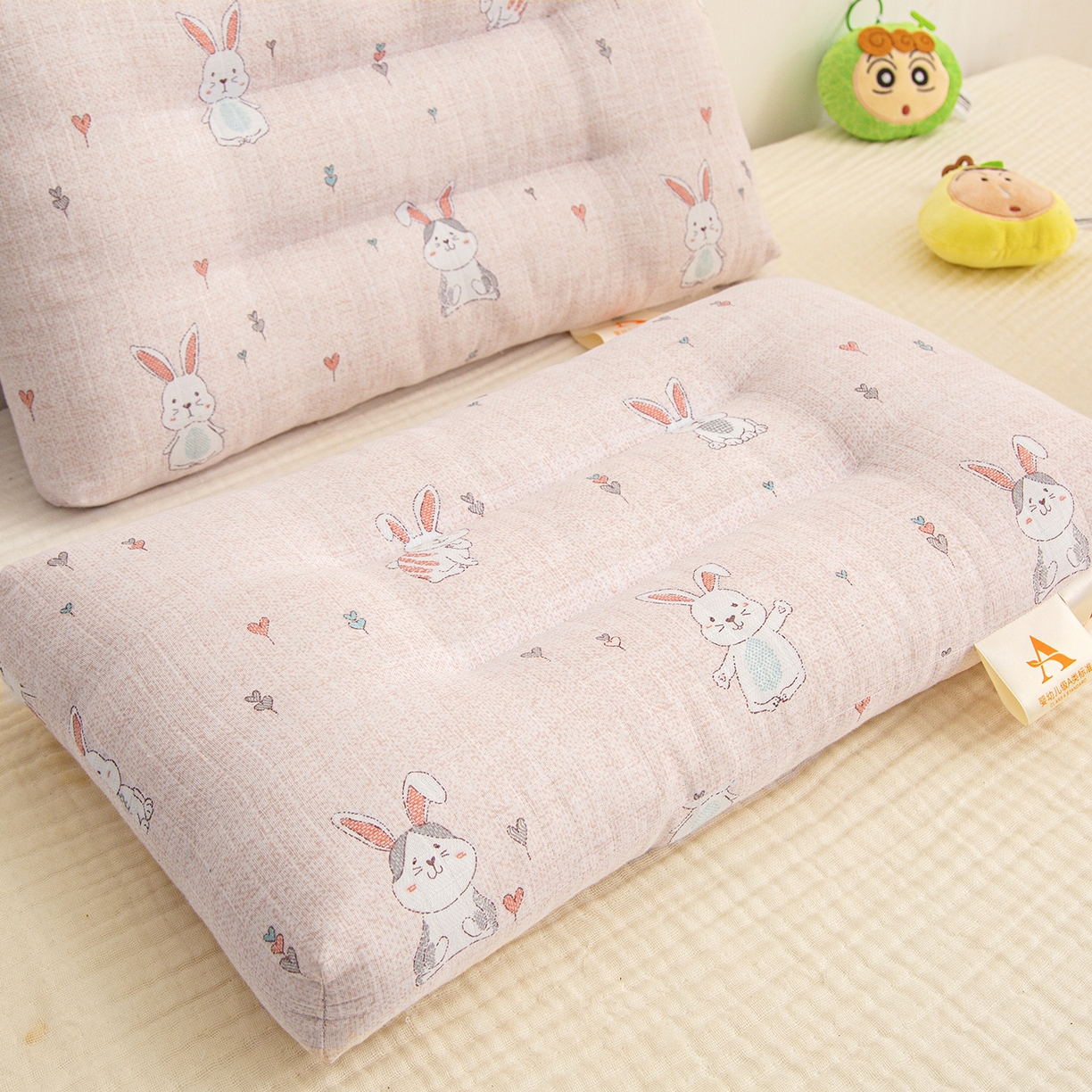 91家纺网 家纺一手货源 找家纺 织布人 2025新款枕芯A类全棉双层纱婴幼儿童枕头午睡枕学生宿舍专用枕芯 A类婴幼儿童枕-爱心小兔