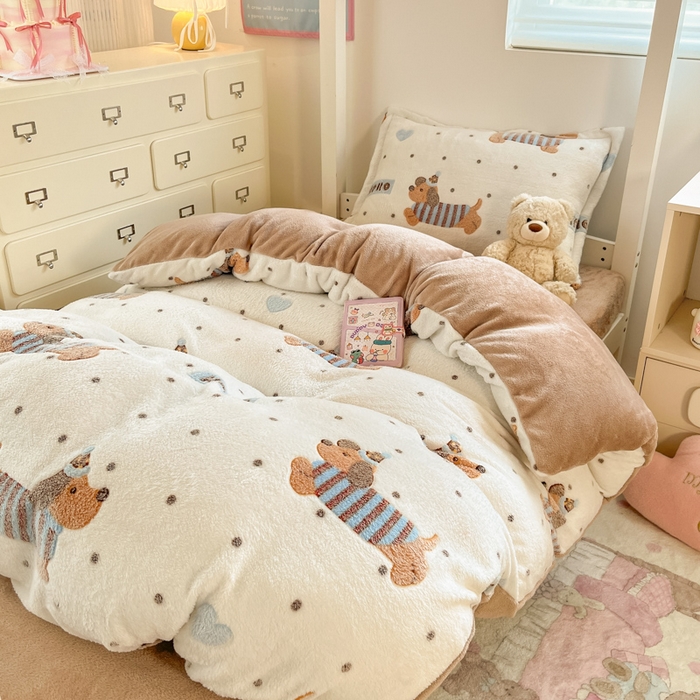 91家纺网 家纺一手货源 找家纺 川悦生活 2025新款立体雪花绒印花四件套学生床系列二场景一 腊肠小点