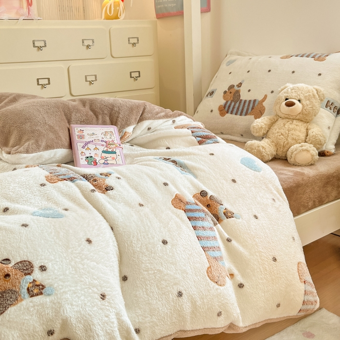 91家纺网 家纺一手货源 找家纺 川悦生活 2025新款立体雪花绒印花四件套学生床系列二场景一 腊肠小点