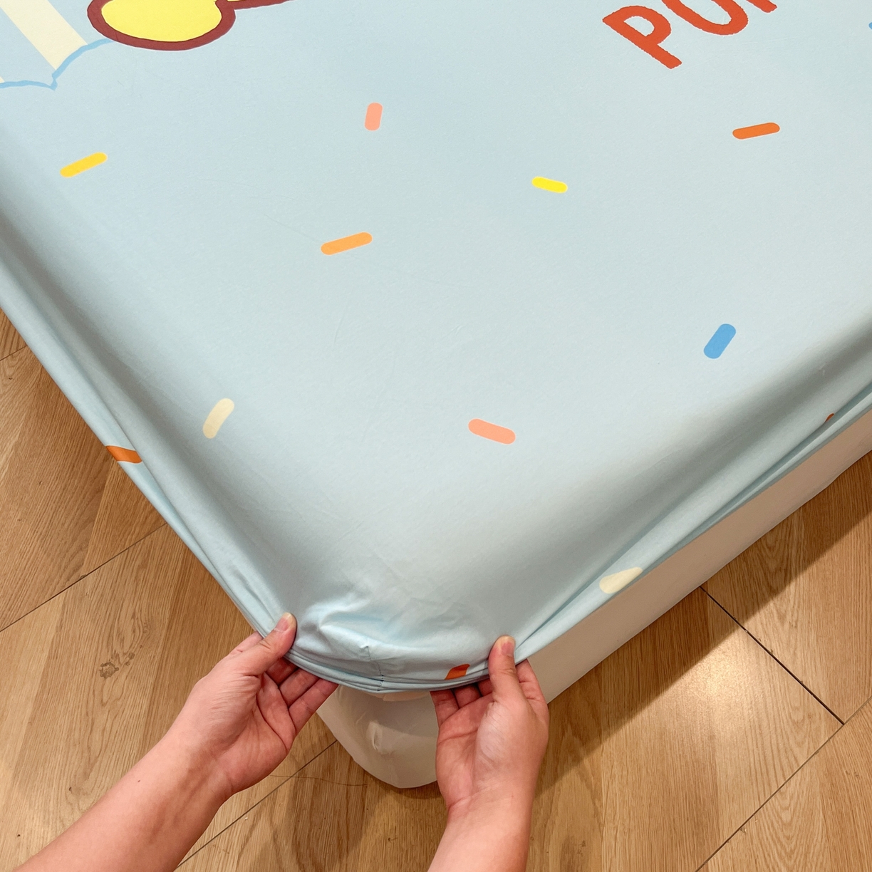 91家纺网 家纺一手货源 找家纺 金爱家 2025新款三丽鸥全棉床笠 单品纯棉-布丁狗伙伴