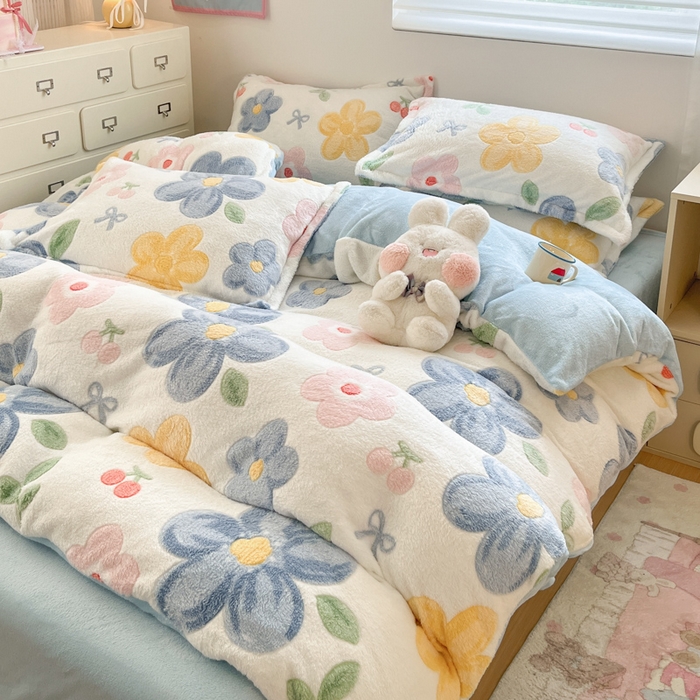 91家纺网 家纺一手货源 找家纺 川悦生活 2025新款立体雪花绒印花大床四件套系列二场景一 半暖花朵