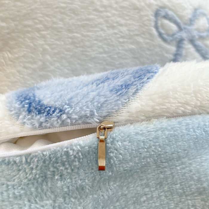 91家纺网 家纺一手货源 找家纺 川悦生活 2025新款立体雪花绒印花大床四件套系列二场景一 半暖花朵