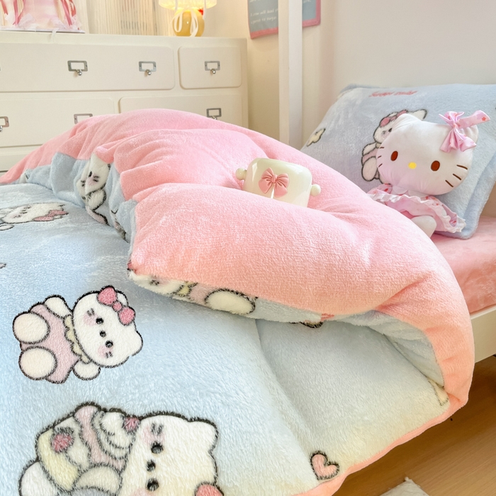 91家纺网 家纺一手货源 找家纺 川悦生活 2025新款立体雪花绒印花四件套学生床系列二场景一 奶蓝小汪粉