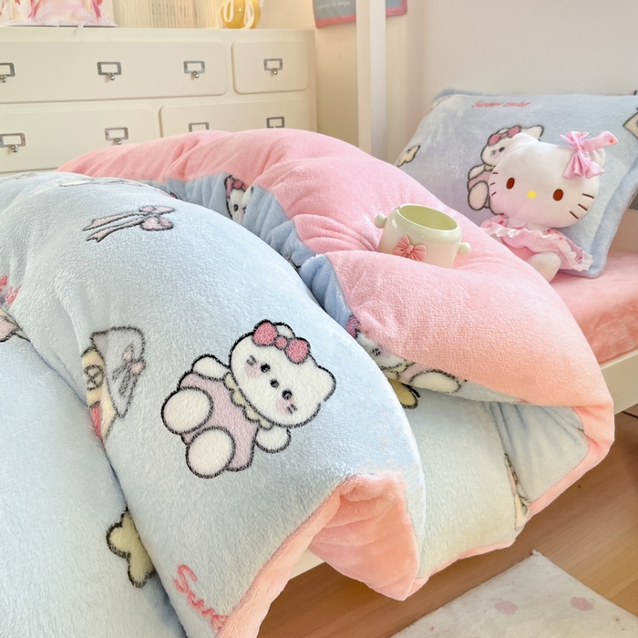 91家纺网 家纺一手货源 找家纺 川悦生活 2025新款立体雪花绒印花四件套学生床系列二场景一 奶蓝小汪粉