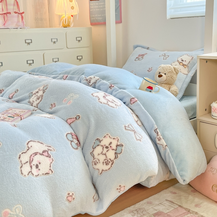 91家纺网 家纺一手货源 找家纺 川悦生活 2025新款立体雪花绒印花四件套学生床系列二场景一 奶蓝小汪蓝